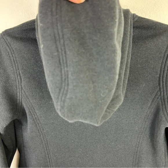 Marmot Women's black hooded fleece sweater size: M - Picture 14 of 15